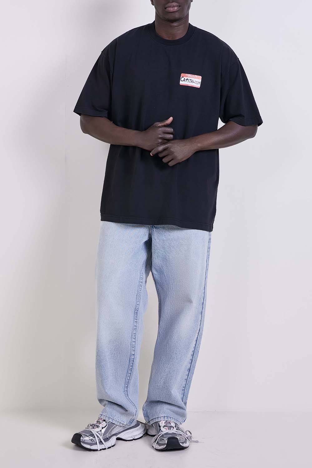 חולצת טי בגזרה משוחררת